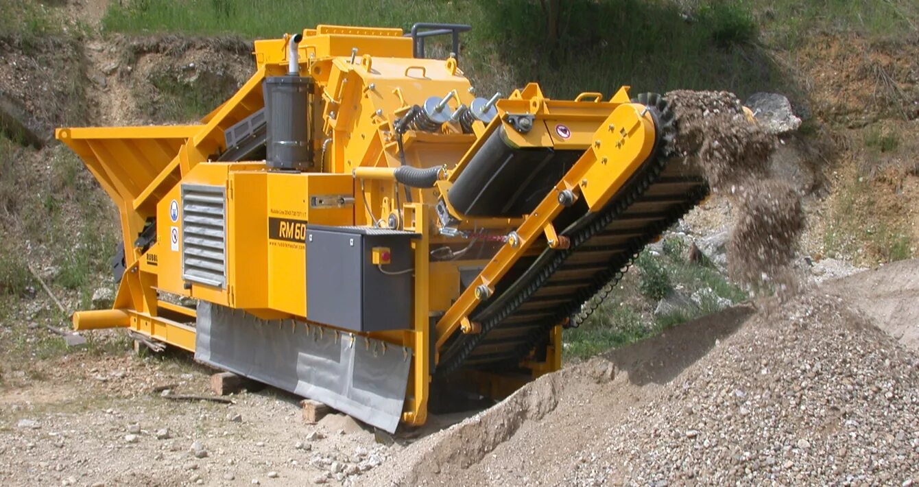 Дробильно-сортировочный комплекс powerscreen. Дробилка (дробильная установка) komatsu br380jg. Дробилка передвижная для щебня с арматурой. Дробилка пк40 для щебня. Самоходная дробилка дробмаш.