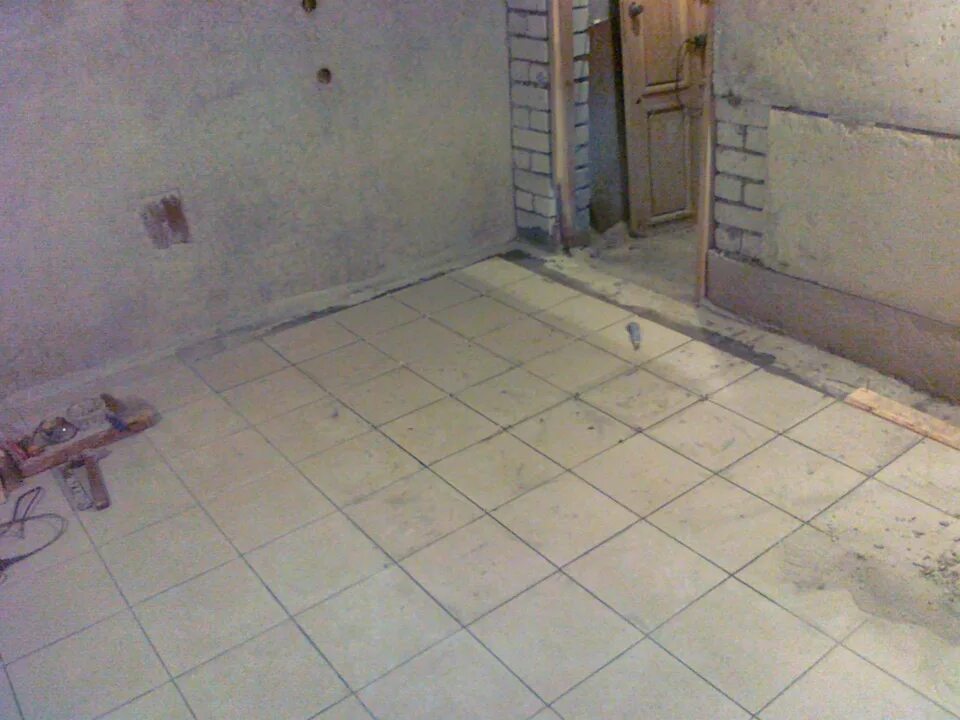 Керамогранит в гараже. Линолеум в подвале. Гидроизоляция пола рубероидом. Пол в цокольном этаже. Пол в погребе.