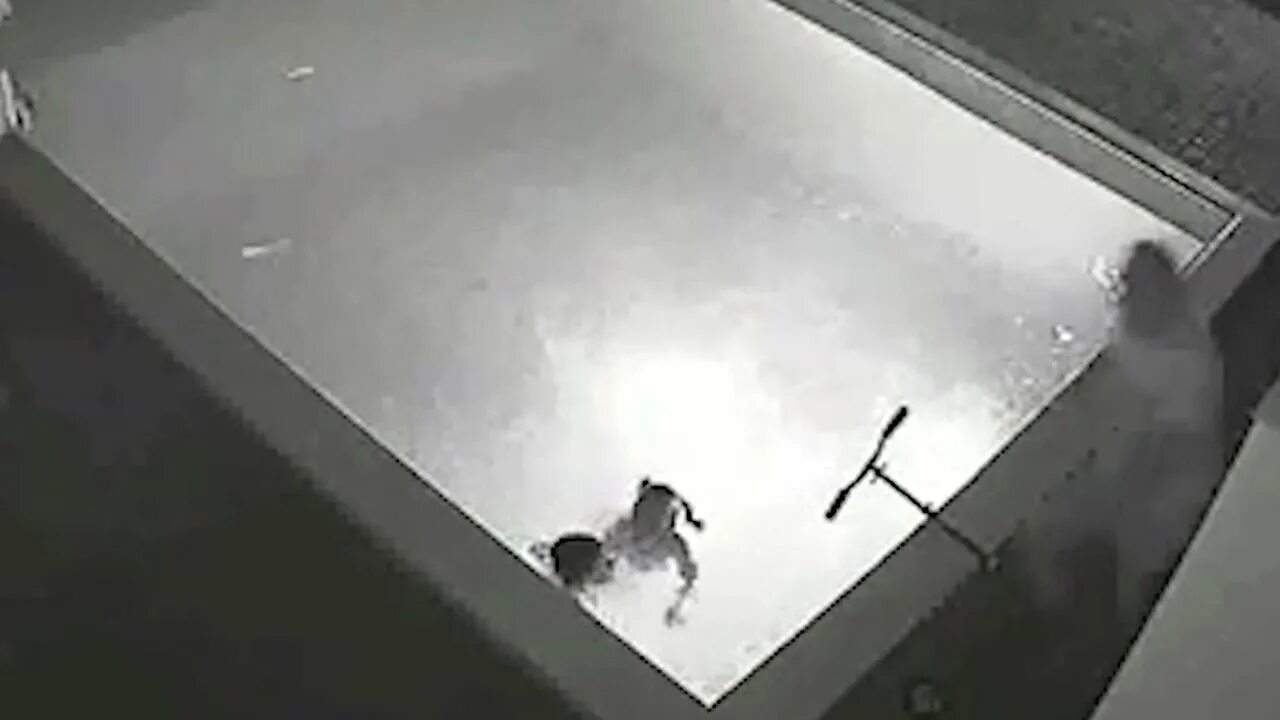 Девушку утопили в бассейне. Человек утонул в бассейне.