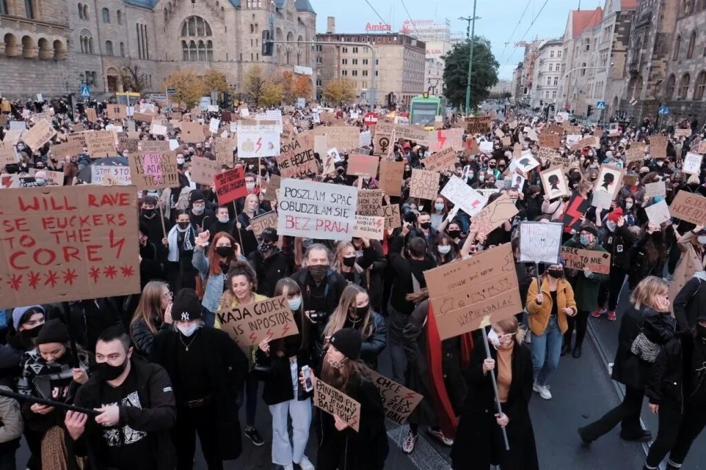 Протесты в Польше против абортов. Протесты в Варшаве 2020. Протесты в Польше 2023. Польские протесты против России. Митинги в польше