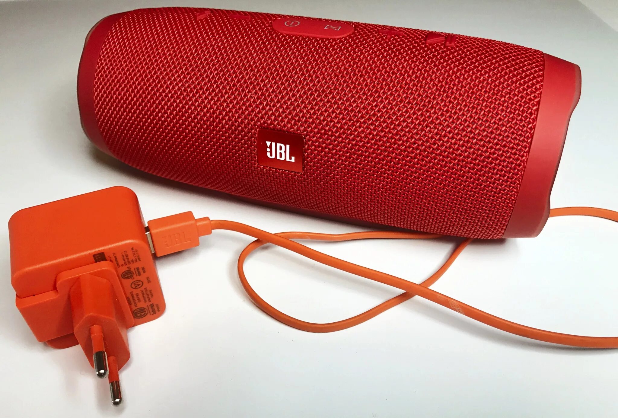 Через колонку. Зарядка для колонки JBL charge 3. JBL charge 3 USB. JBL charge 3 разъемы. JBL колонка колонка зарядка.