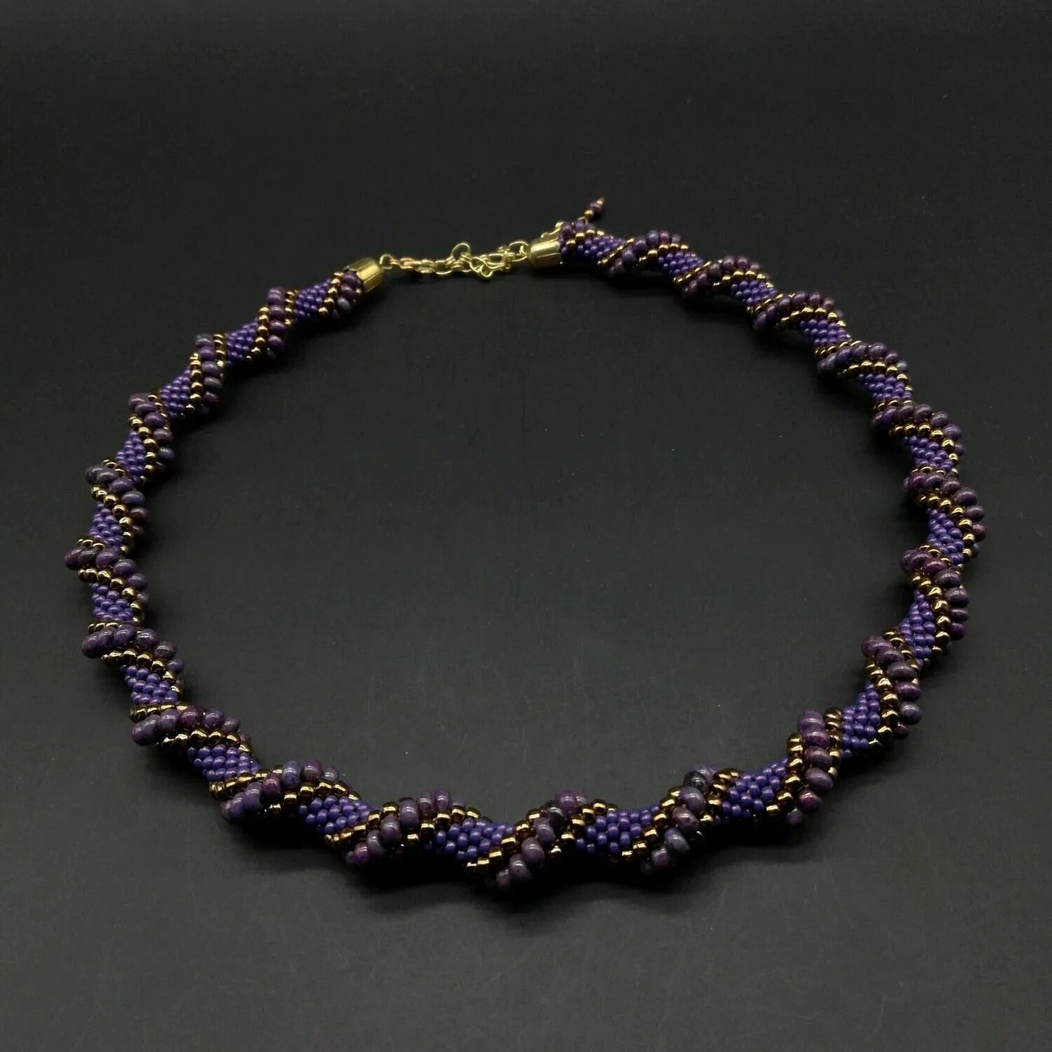 Необычная мозаика. Браслет волна из бусин. Мозаика бисером. Волны бисером. Волны бисером.