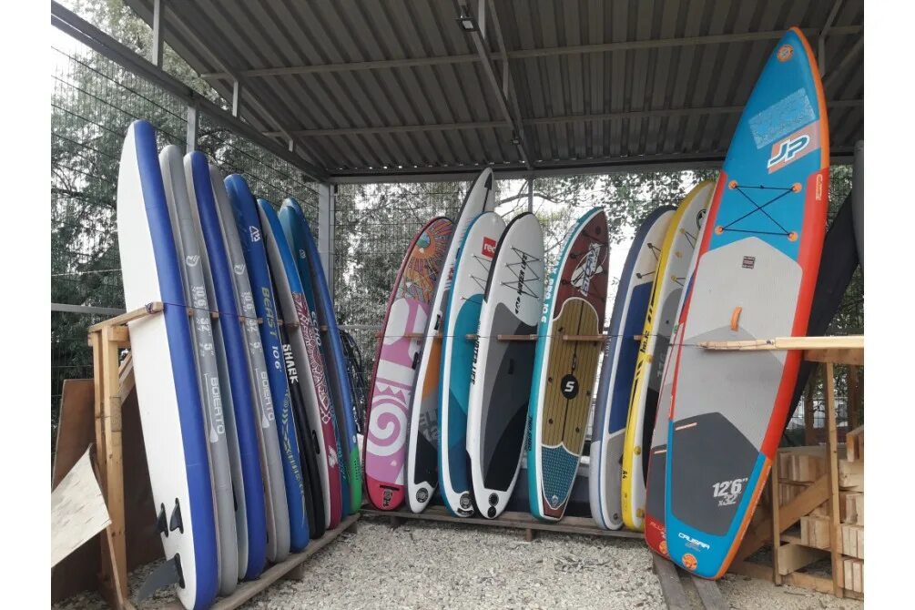 Сап борд пермь. Стойка для сап бордов. подставка для сап бордов. sup board gladiator 10&#039;8. аренда сап бордов.