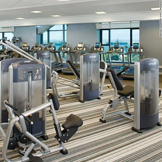 Ideal fitness динамо. Спортзал Хаят. Тренажерный зал Хаятт. Хаят Сочи отель тренажерный зал. Orange Fitness Hyatt.