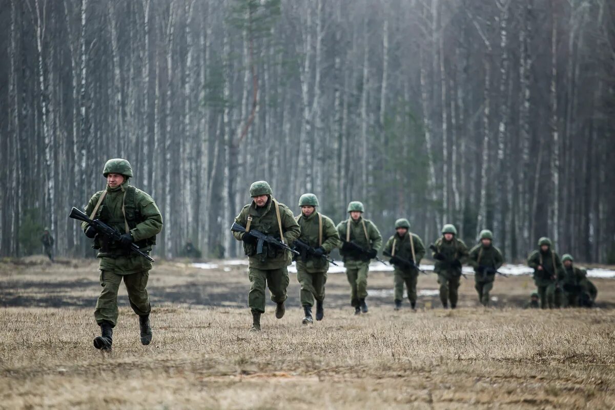 Военный ход. Струги красные Псковская область полигон. Струги-красные Псковская область полигон ВДВ. ВДВ Струги красные. Струги красные Псков учения ВДВ.