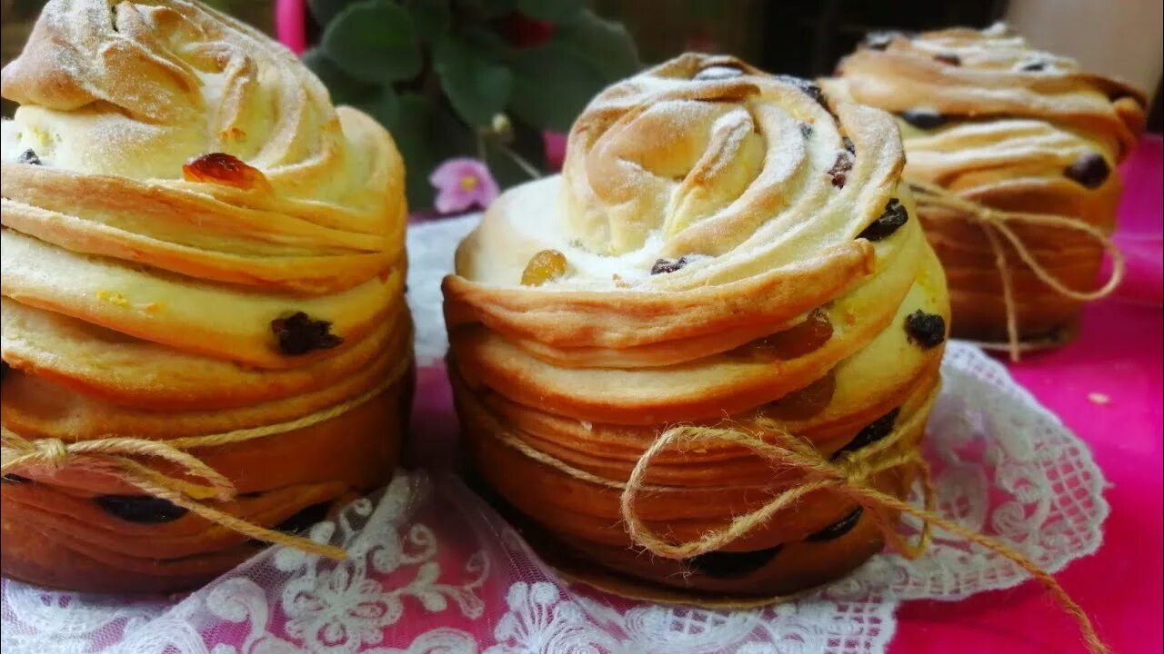 Краффин с апельсиновым соком и цедрой. Кулич крауффин. кулич-краффин пасхальный. кулич крафин. витой кулич краффин.