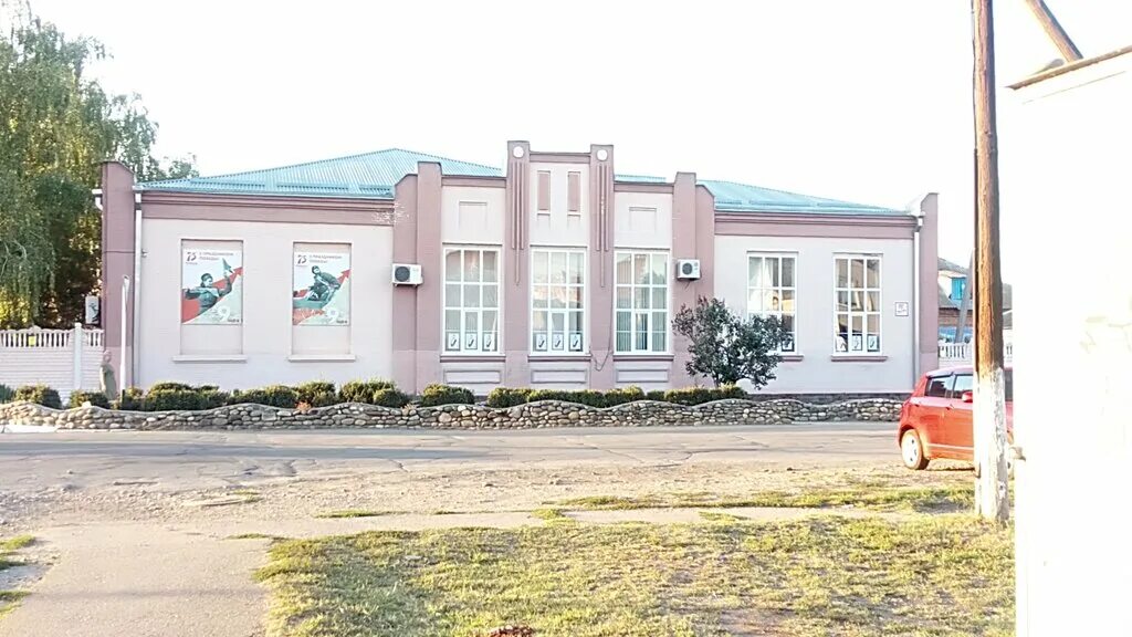 Мобу сош 4 города лабинска. Доска почета в школе. 5 номер избирательного участка г лабинск школа 5. Сош 4 лабинска. Школа 1 лабинск.