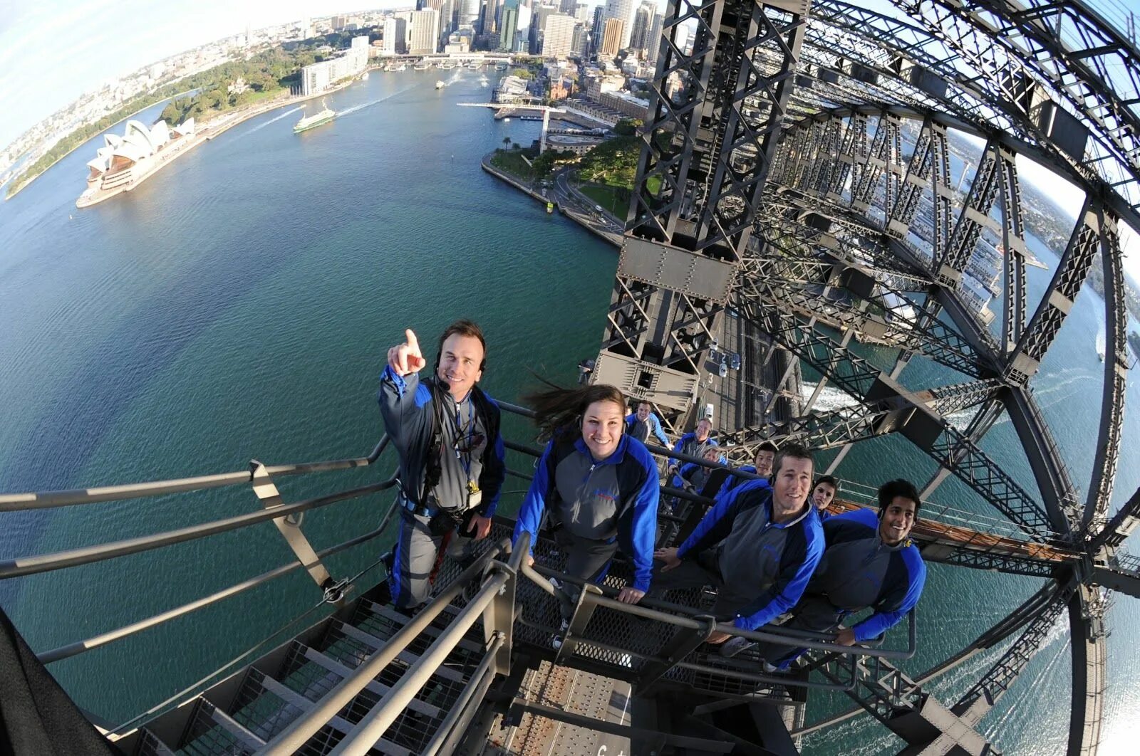 Bridge climb. Сидней харбор бридж экскурсии. харбор-бридж экскурсия. harbour bridge climb в сиднее. экскурсия “восхождение на мост” харбор-бридж.