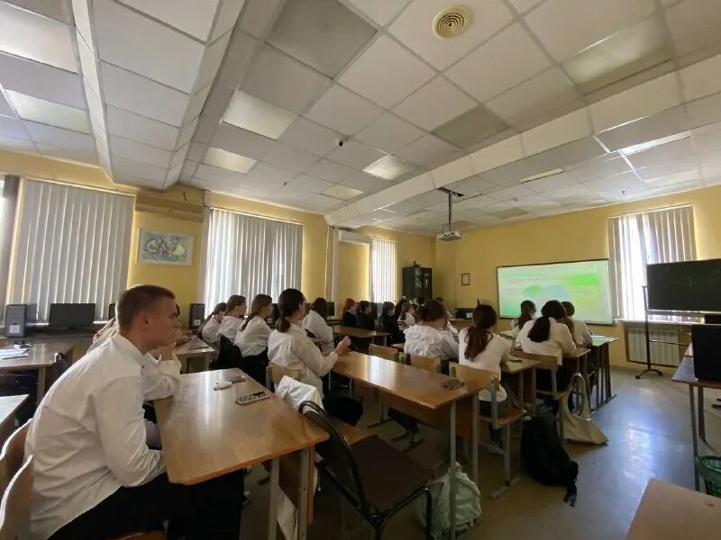 Банковское дело студенты. Колледжи банковского дела после 11. Банковское дело специальность. Банковское дело после 9. Директор школы 6 альметьевск.