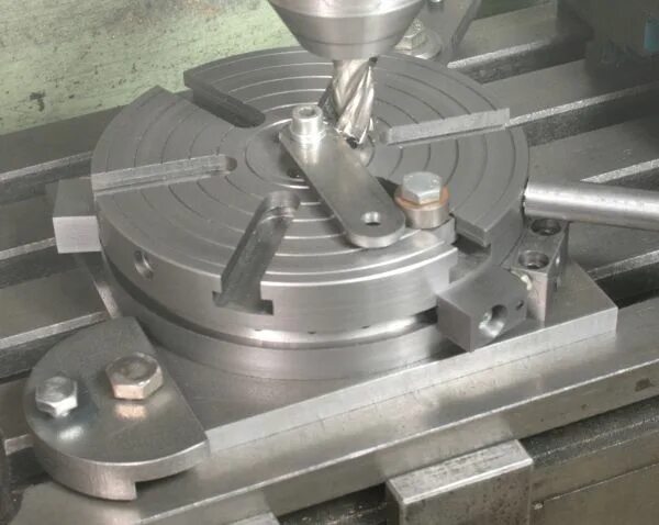 Вращающийся станок. Поворотный стол для деволт 743. 4-я ось для фрезерного станка с чпу. Кпа-5 стол поворотный. Вращающийся станок.