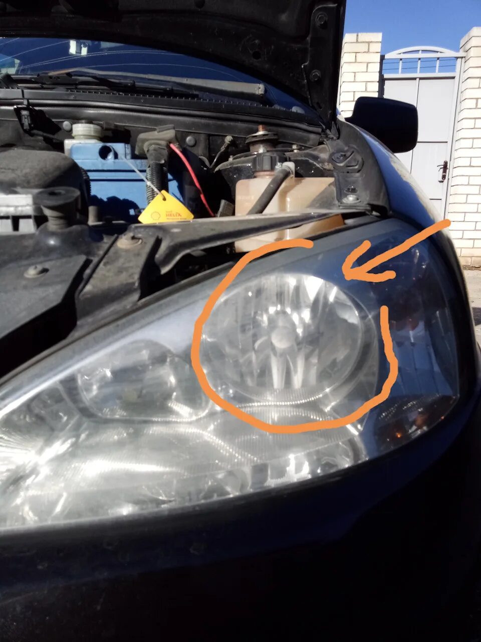 Фары калина 1 ближний свет. Цоколь лампочки ближнего света калина 2. Фары калина 1 ближний свет. Лампа ближнего света 1118. Фиксатор лампочки ближнего света приора.