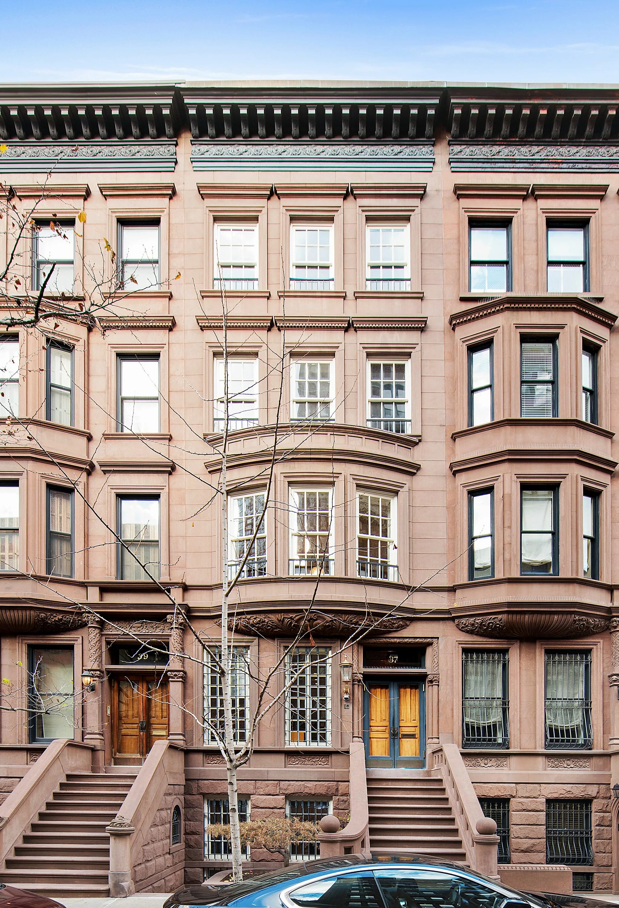 Old new home. Manhattan Townhouse New York. Brownstone 70. NYC Townhouse.