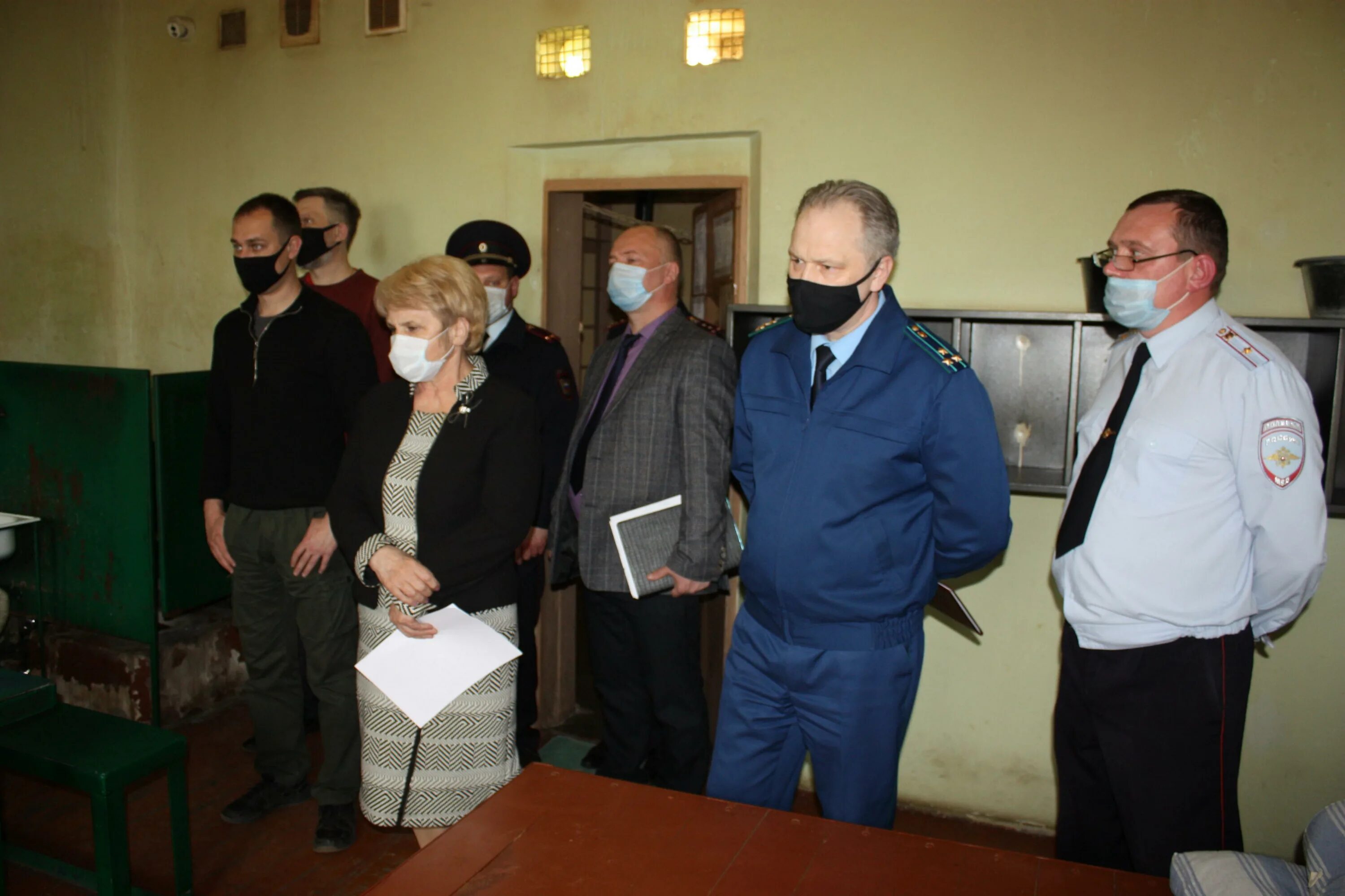 Административный арест фото. Постановление об административном аресте. Спецприемник для лиц подвергнутых административному аресту. Лица подвергнутые административному аресту содержатся. Спецприёмник иваново.