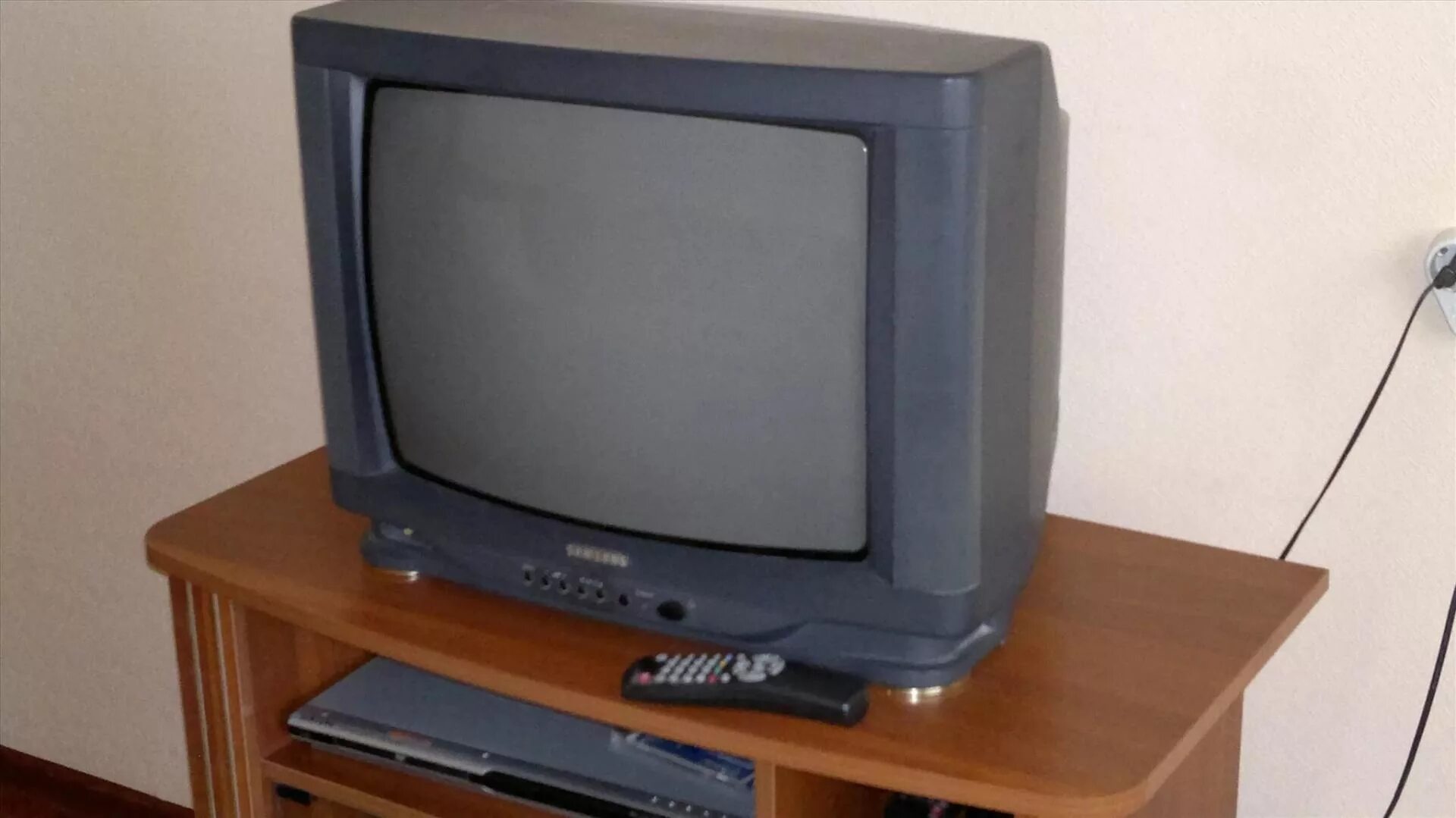 Куплю бу воронеже телевизор. Телевизор самсунг 21 ЭЛТ. Телевизор самсунг старый кинескопный. Телевизор самсунг ЭЛТ 1996. Телевизор самсунг ЭЛТ 54 см.