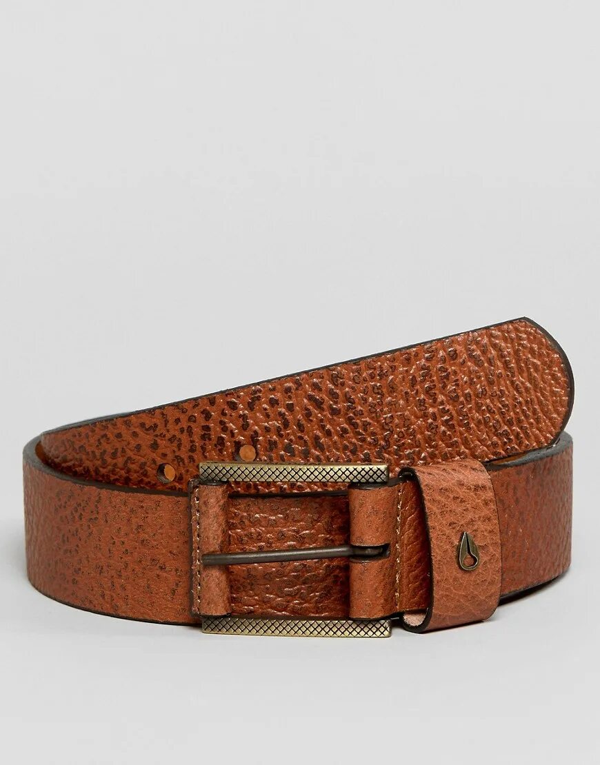 ремень коричневого цвета