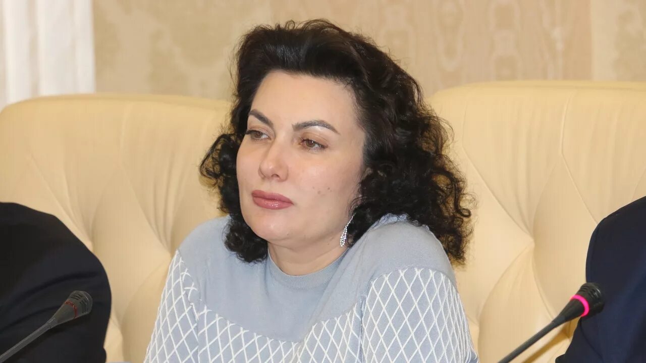Новосельская министр культуры крыма фото. Новосельская министр культуры крыма. Новосельская министр культуры крыма. Министр культуры крыма. Новосельская сыктывкар.