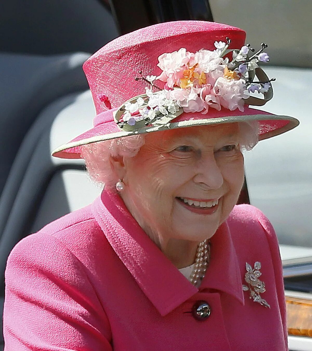 герцогиня лилиан 97 лет. королева была стара. леди елизавета ангела маргарет боуз-лайон. елизавета 2. портрет елизаветы боуз-лайон.