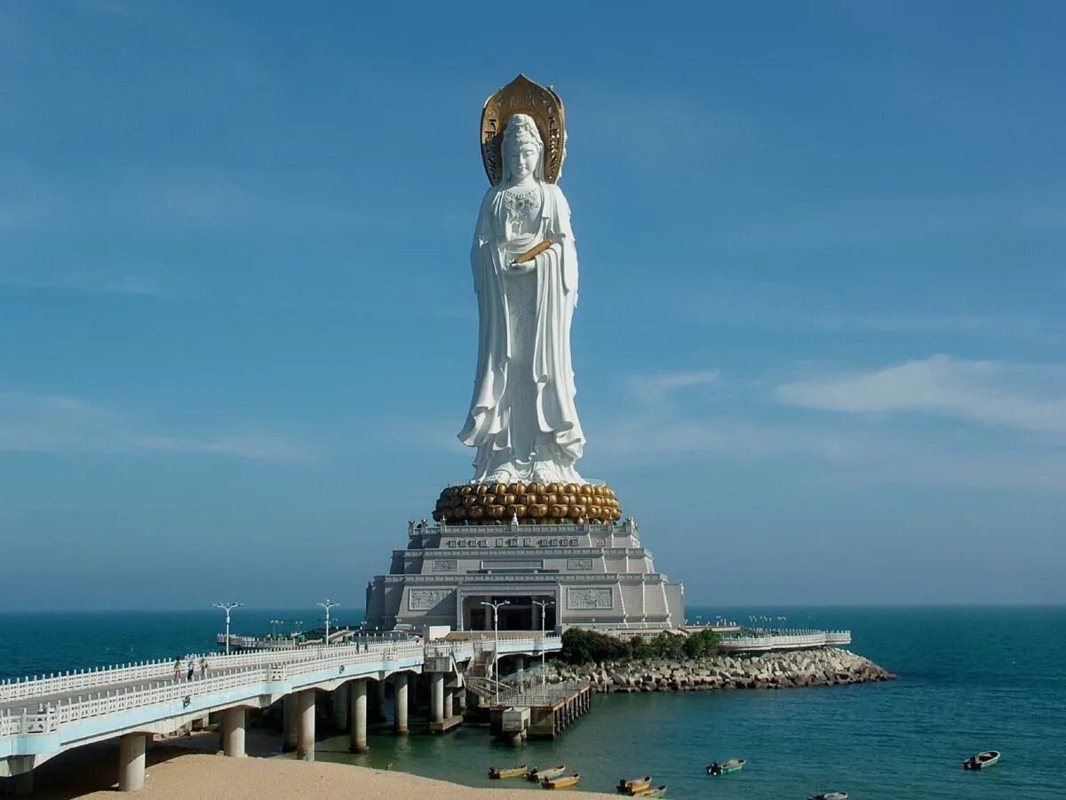 Статуя Богини Гуаньинь на острове Хайнань. Храм Наньшань, Санья, Хайнань. Богиня Гуань Инь Хайнань. Статуя Гуаньинь (Наньшань).