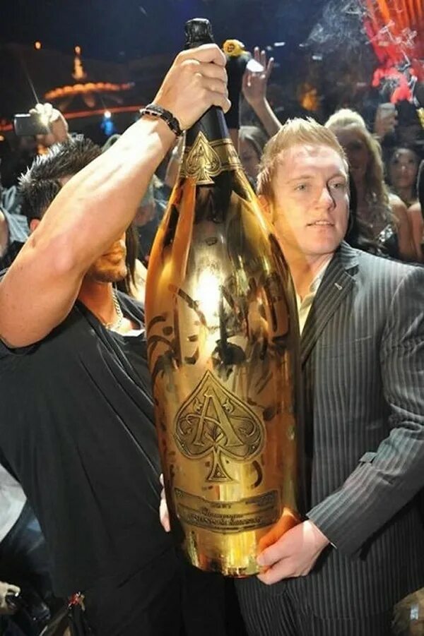 Armand de Brignac Midas. Шампанское Armand de. Большая бутылка шампанского. Самая большая бутылка шампанского. 5 литров шампанское купить