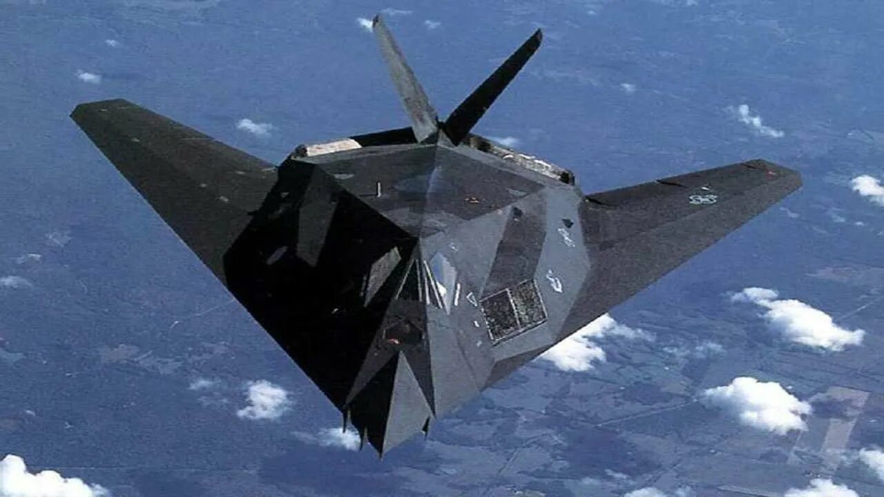 Истребитель стелс. Самолет стелс f-117. F-117 Nighthawk. Lockheed f-117 Nighthawk. Стелс самолет невидимка.