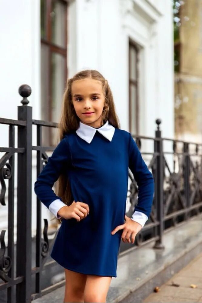Школьные платья для первоклашек. Темно синяя школьная форма. Красивые школьные платья. Школьные платья для девочек синего цвета. Платье школьное.