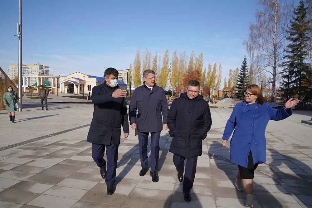 Погода в ишимбае на сегодня по часам. Глава городского поселения города Ишимбайский. Ишимбай сейчас. Погода в Ишимбае. Площадь Ишимбая народ.