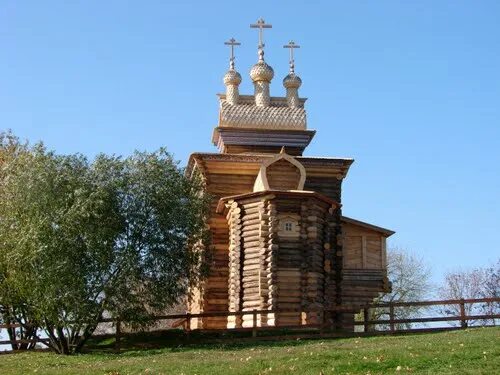 Церковь святого великомученика георгия победоносца в коломенском. Деревянная церковь георгия победоносца. Деревянная церковь георгия победоносца. Коломенское деревянная церковь. Церковь святого великомученика георгия победоносца 1685 года, москва.