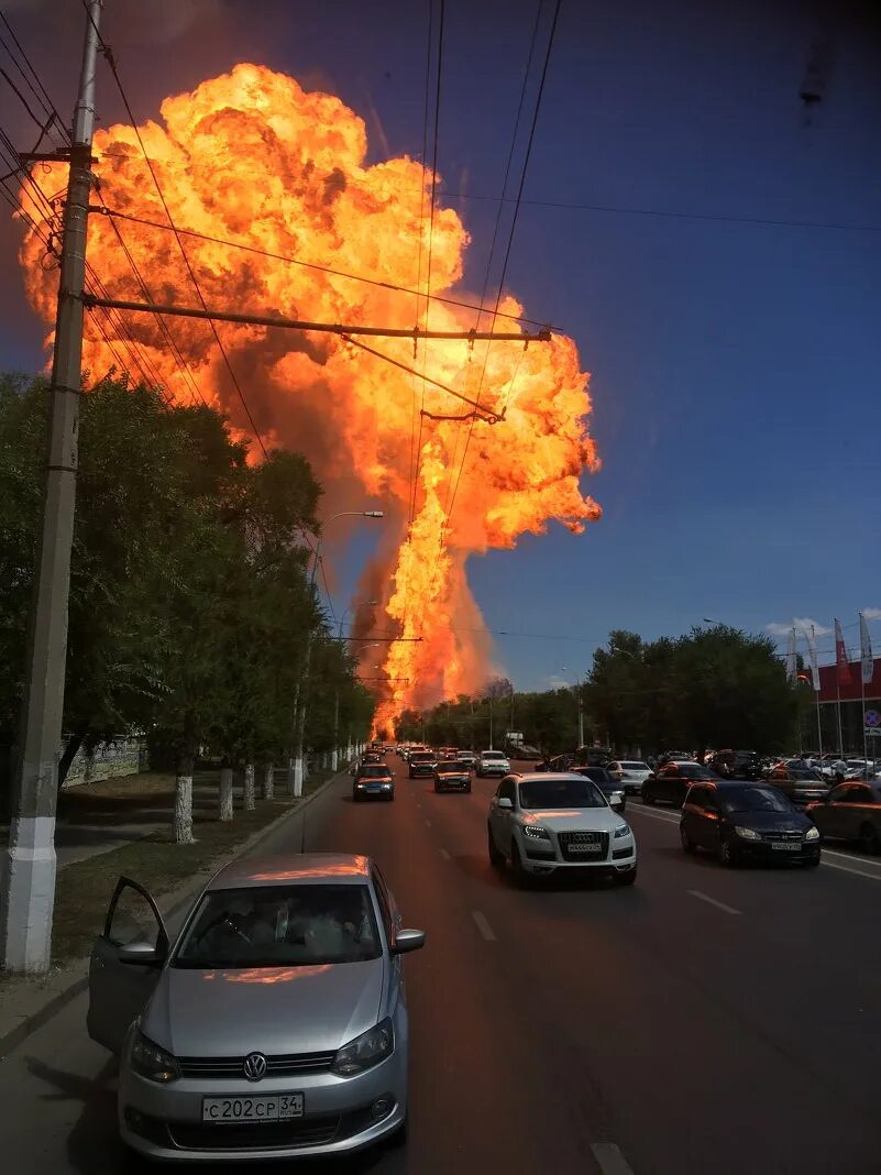 Срочные новости взрыв. Взрыв АЗС Волгоград 10.08.2020. Пожар на АЗС Волгоград.