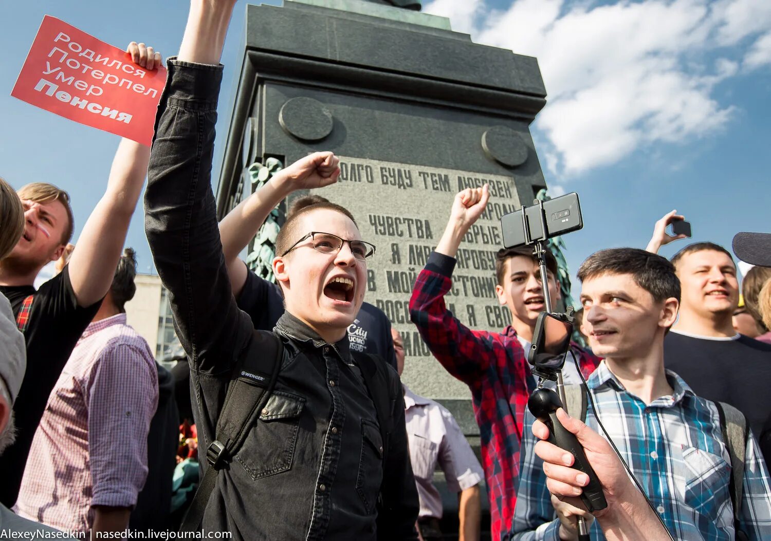 За кого голосует оппозиция. Навальнята. Школьники протестуют. Школьники на митинге. Протест подростка.