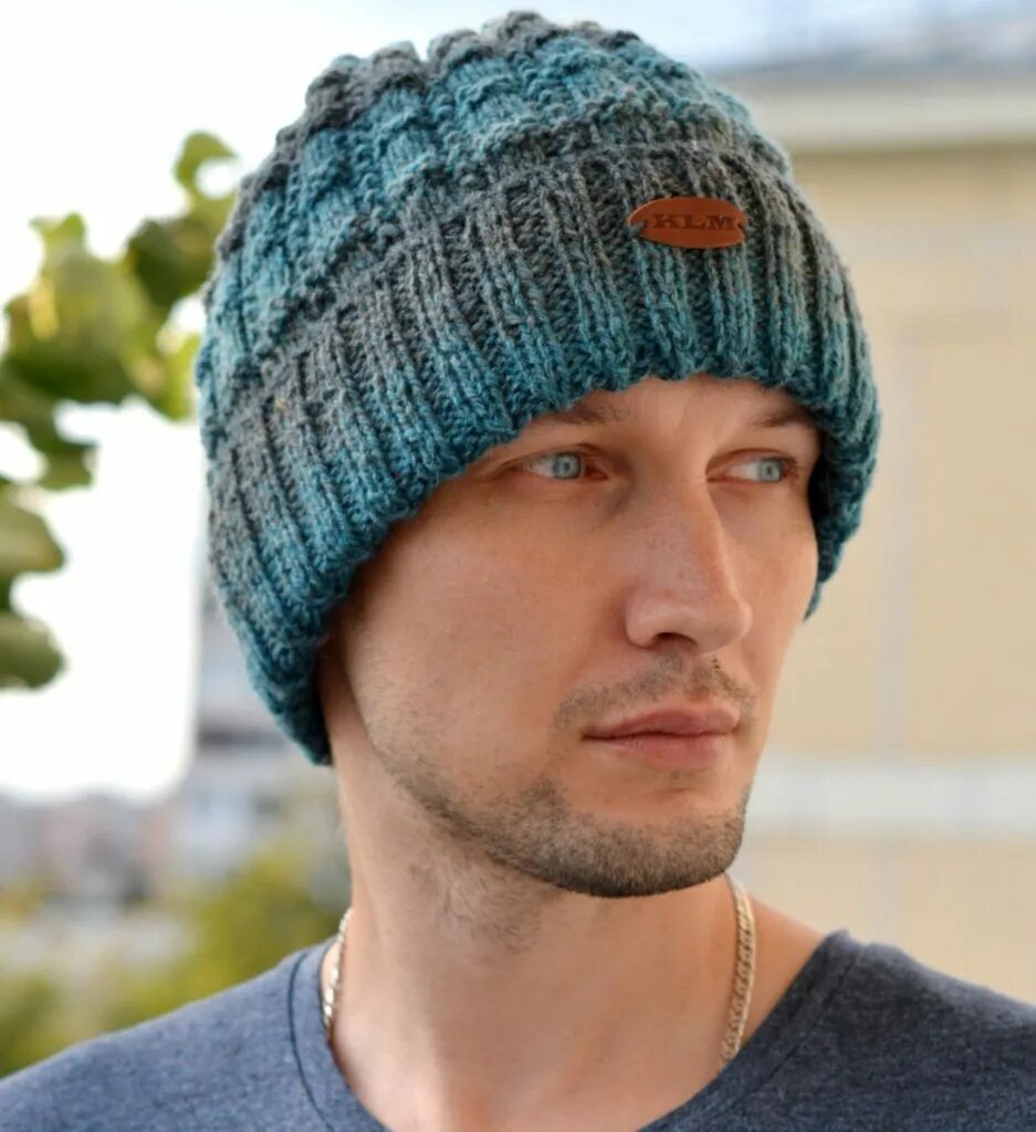 связать шапку для мужчин с отворотом. шапка мужская. вязанная мужскаяшапка. мужская шапка 2021 nyc. мужские вязаные шапки спицами.