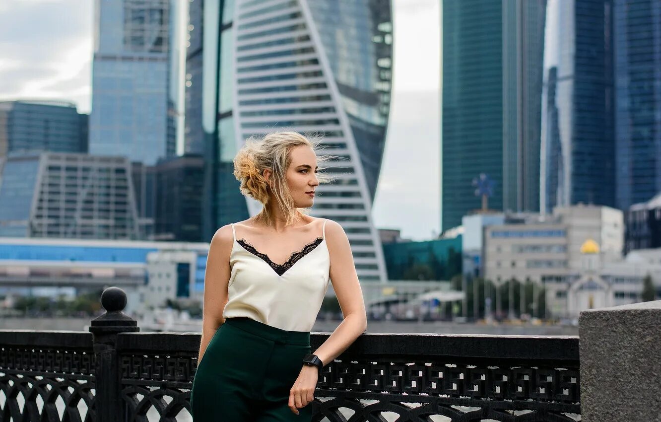 Фотосессия в москве. Девушка на фоне небоскребов. Фон Москва Сити. Девушка на фоне Москва Сити. Фотосессия на фоне небоскребов.