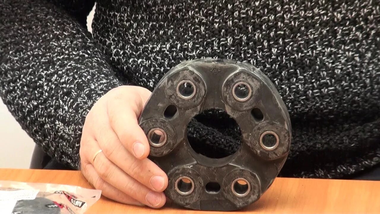 Как снять эластичную муфту