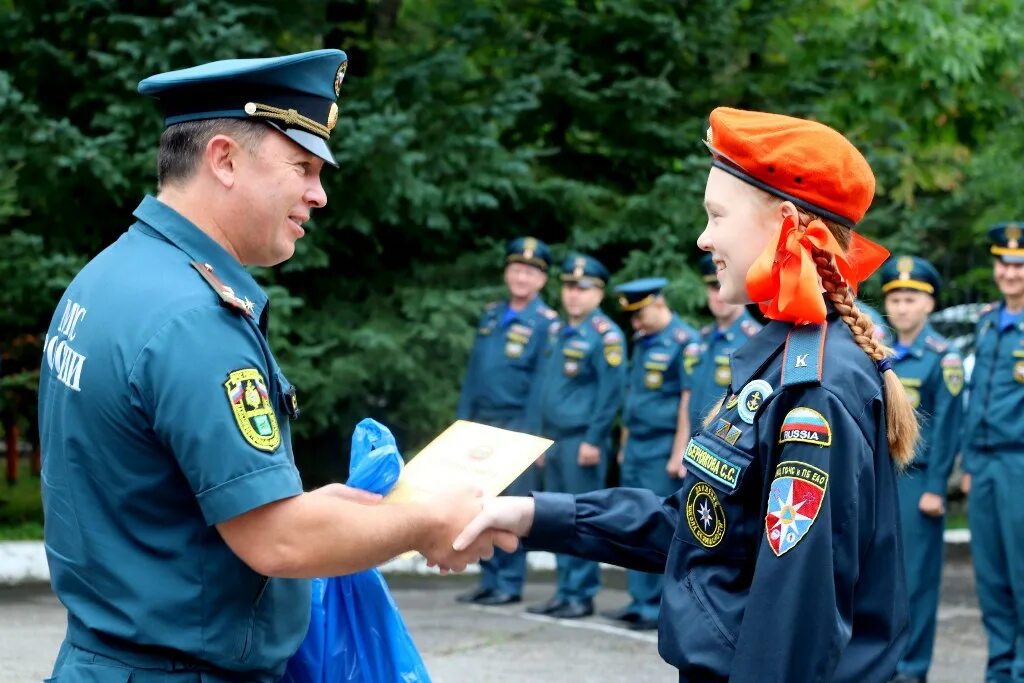 Школа 70 пенза. МЧС школа юных пожарных спасателей ЕАО. Школа МЧС Пенза. Форма гражданской обороны. Кадеты спасатели.