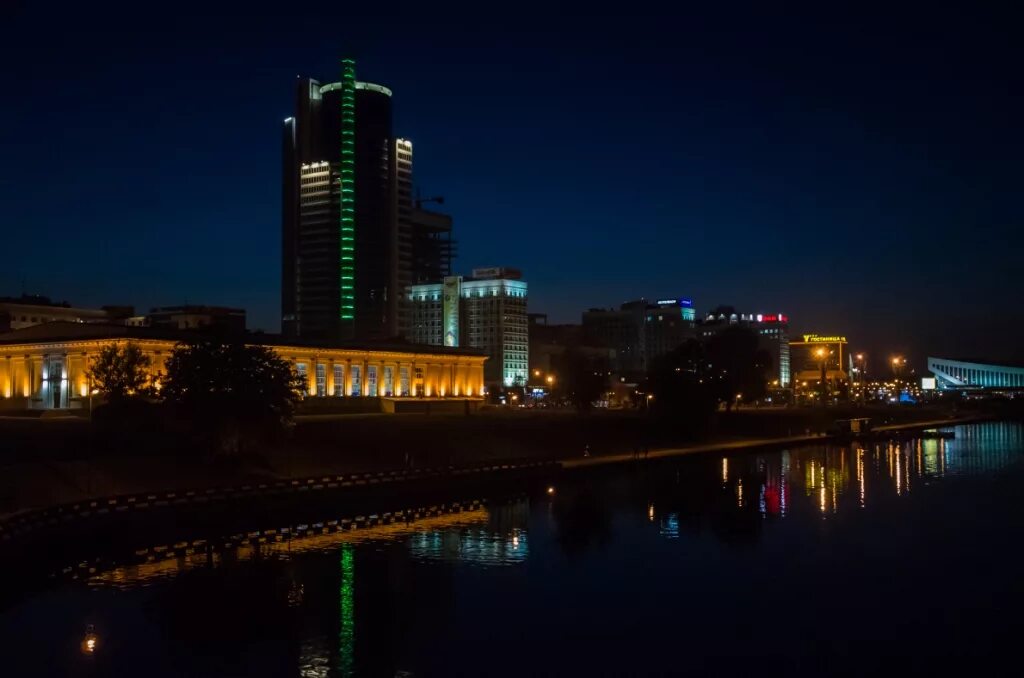 Река в минске в центре. Немига троицкое предместье. Минск столица белоруссии. Троицкое предместье в минске. Беларусь минск.