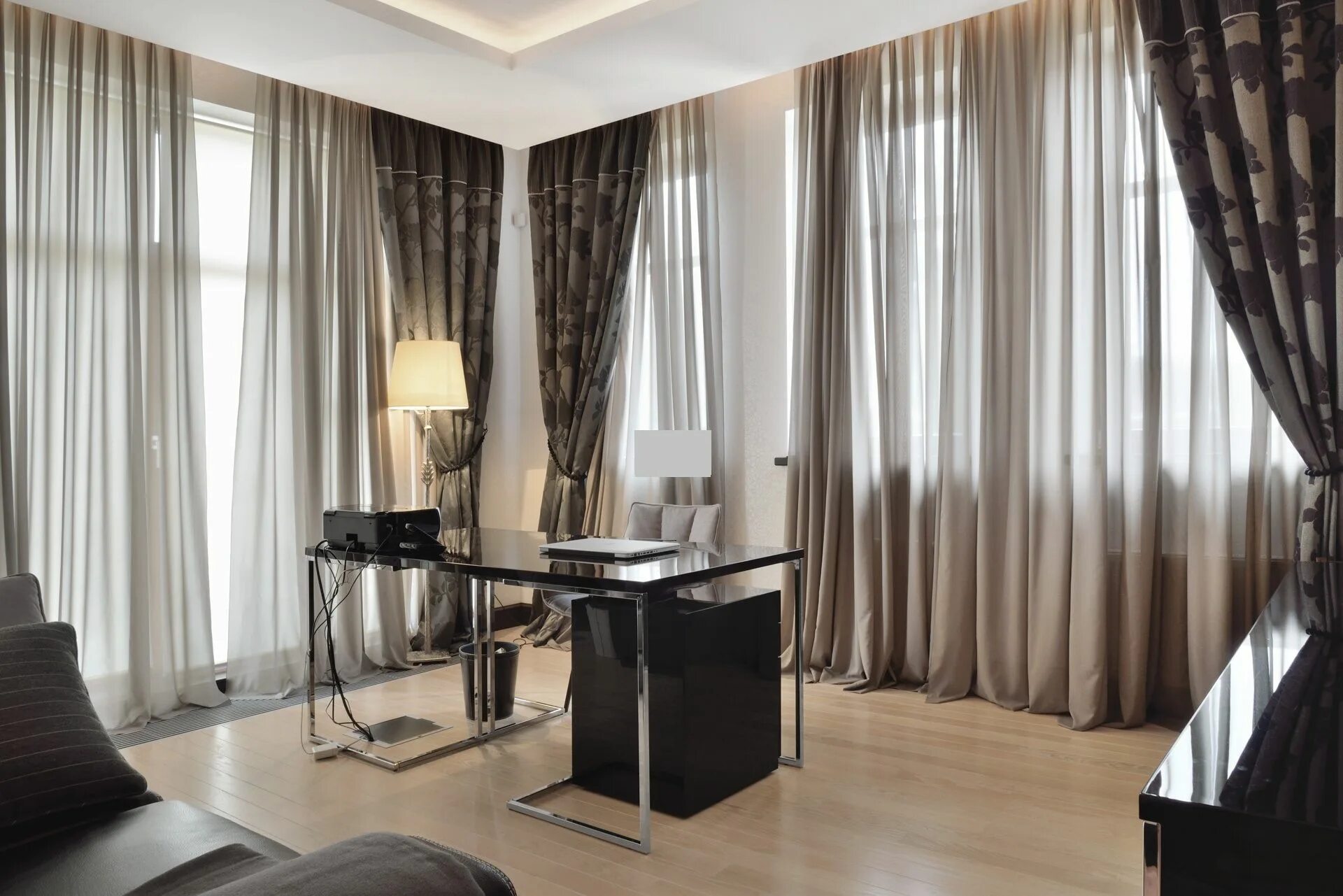 Generally, curtains need double drape, so as to present the perfect effect. Desc