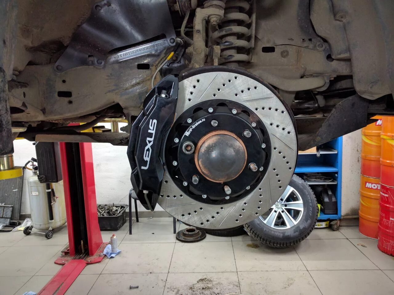 Тормозная система лексус. Тормозная система лексус lx 570. Lexus rx тормозная система brembo. Тормозные системы trd для toyota rx 300. Лексус рх350 2010 тормоза.