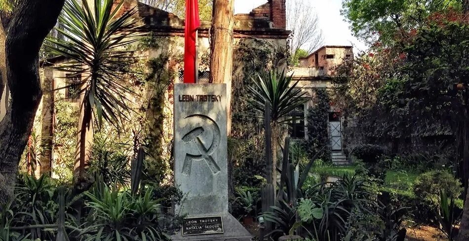 где похоронили троцкого. дом музей троцкого в мексике. могила троцкого. где похоронили троцкого. рамон меркадер могила.
