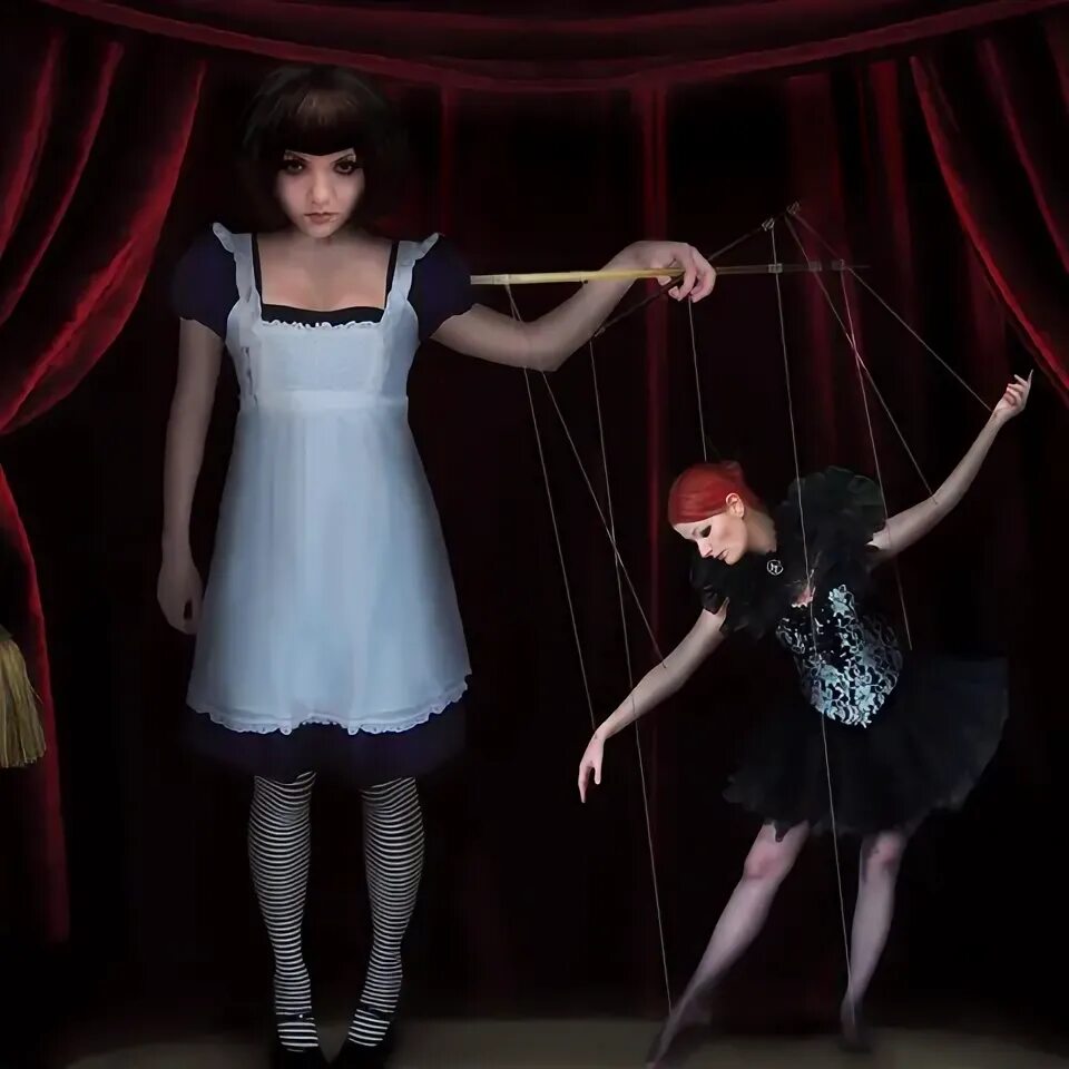 Современный постпанк. Женщина кукловод. Жена кукловода. Женщина кукловод. Марионетка в руках коррупции.