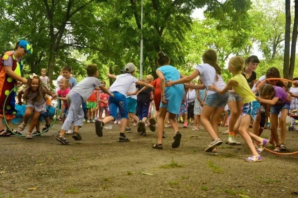 Конкурсно-игровая программа к 8 марта. Конкурсы на детский день рождения. Конкурсно игровая программа для детей. Афиша игровой программы на 8 марта. Игровая программа для детей афиша.