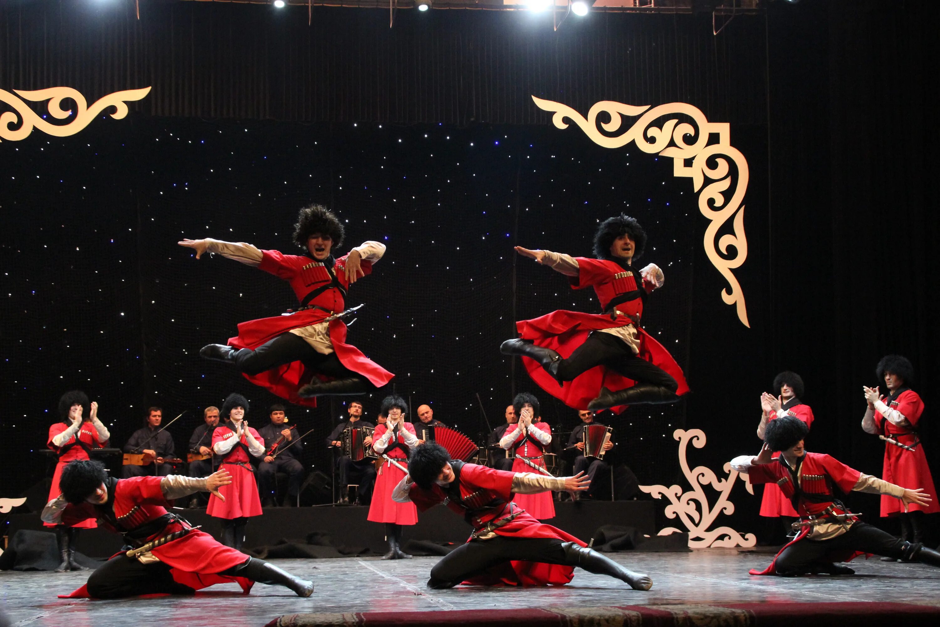 Вайнах групп. Чеченский ансамбль вайнах. ансамбль вайнах грозный. вайнах ансамбль танца. чеченский государственный ансамбль танца вайнах.