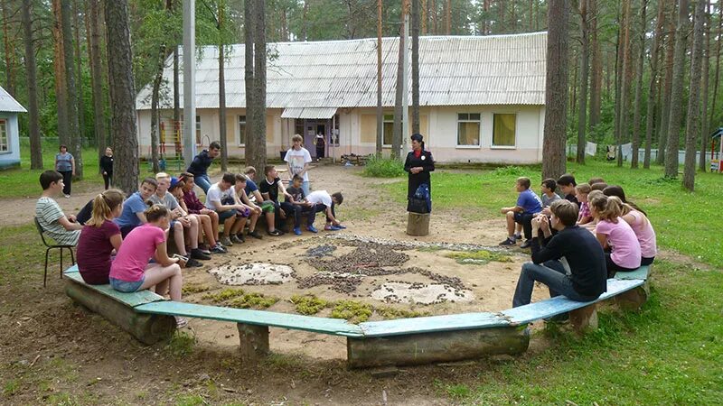 Летний лагерь зеленоград. Лагерь Ровесник Брянск. Ровесник лагерь Саратов. Лагерь Ровесник Маркс. Лагерь Ровесник Тверь.