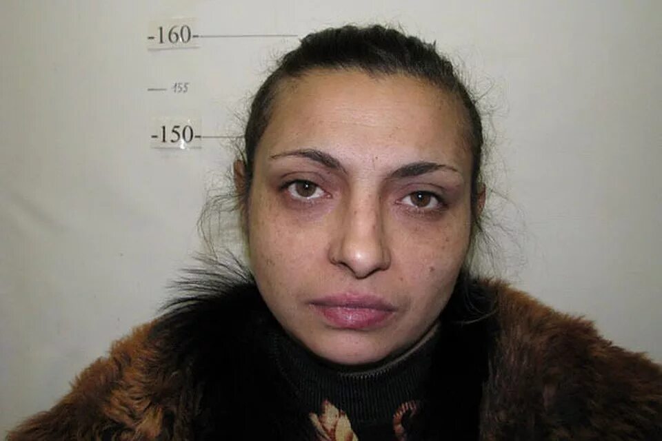 Лицо мрази. Массовка путина фото. Лицо мрази. Из грязи в князи рисунок. Гнида сидит мем.