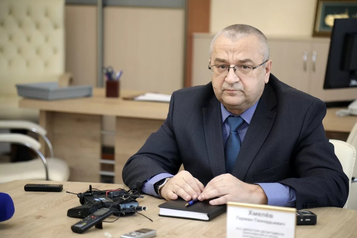 александр молотков департамент образования. руководитель департамента образования и науки. министр образования молотков.