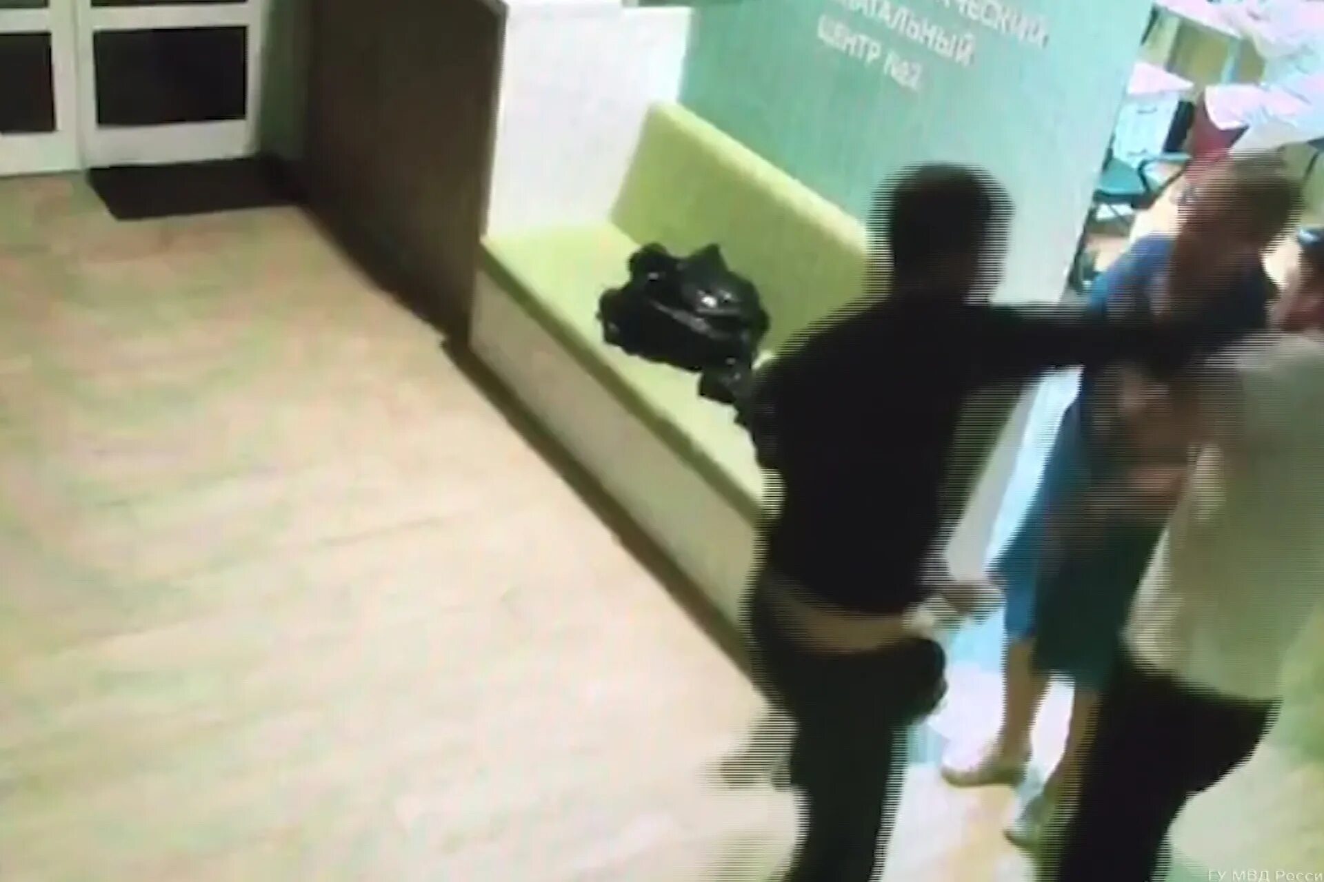 в белгороде азербайджанец избивал. в белгороде азербайджанец избивал. в белгороде азербайджанец избивал. чеченцы избили азербайджанца. избитый парень на коленях.