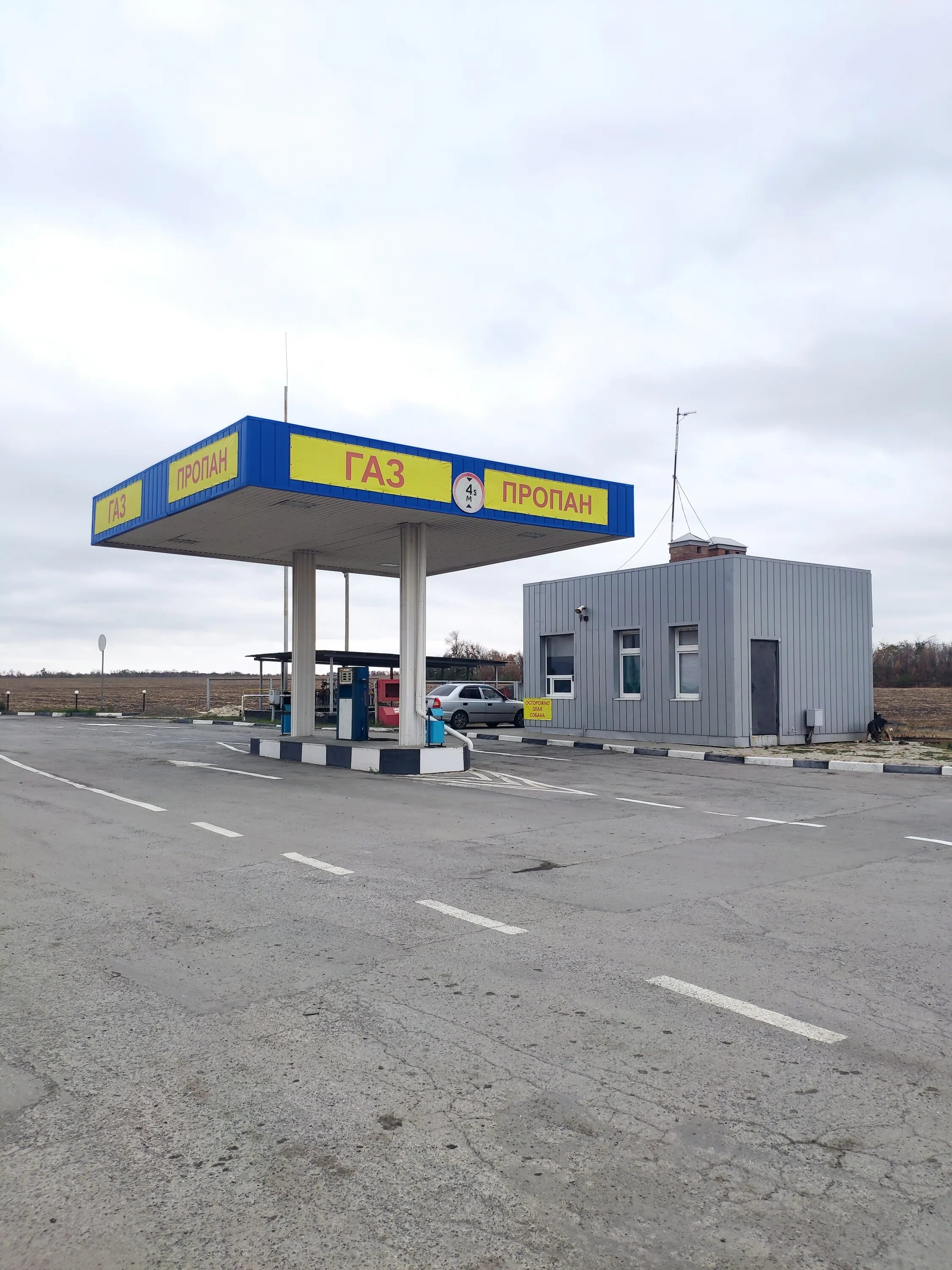 Лукойл когалым дт азс. Газовые заправки на м4 дон. Лукойл м-4 дон 541-й километр. Компрессорная азс. Трасса м4 дон заправки.
