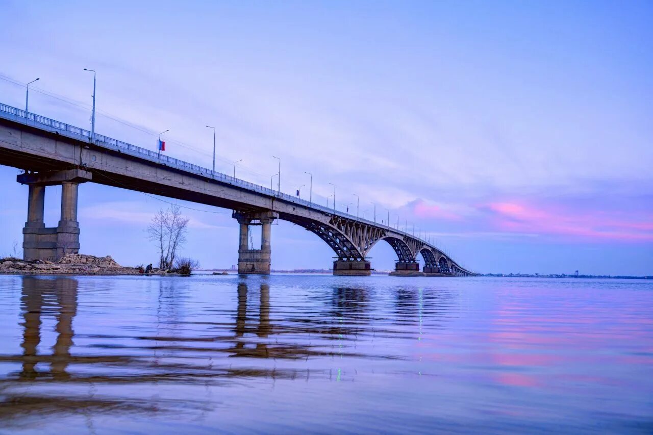 Энгельс мост через волгу. Саратовский мост через Волгу. Автодорожный мост Саратов. Engels Saratov мост Саратов. Автодорожный мост через Волгу у Саратова.