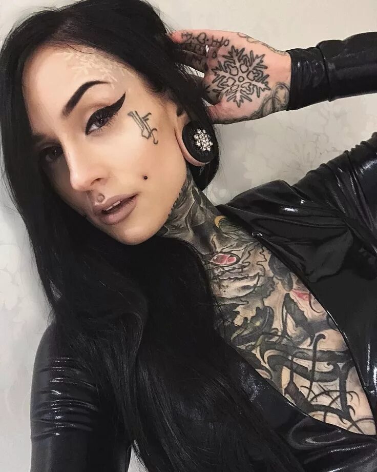 Монами значение. Monami frost. монами фрост. monami frost tattoo. monami frost в городе.