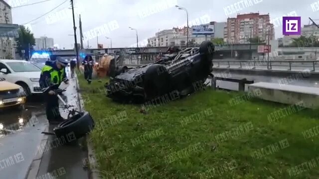 Влетела в отбойник. ДТП Москва Порше сегодня. Автокатастрофа в Москве с Порше.