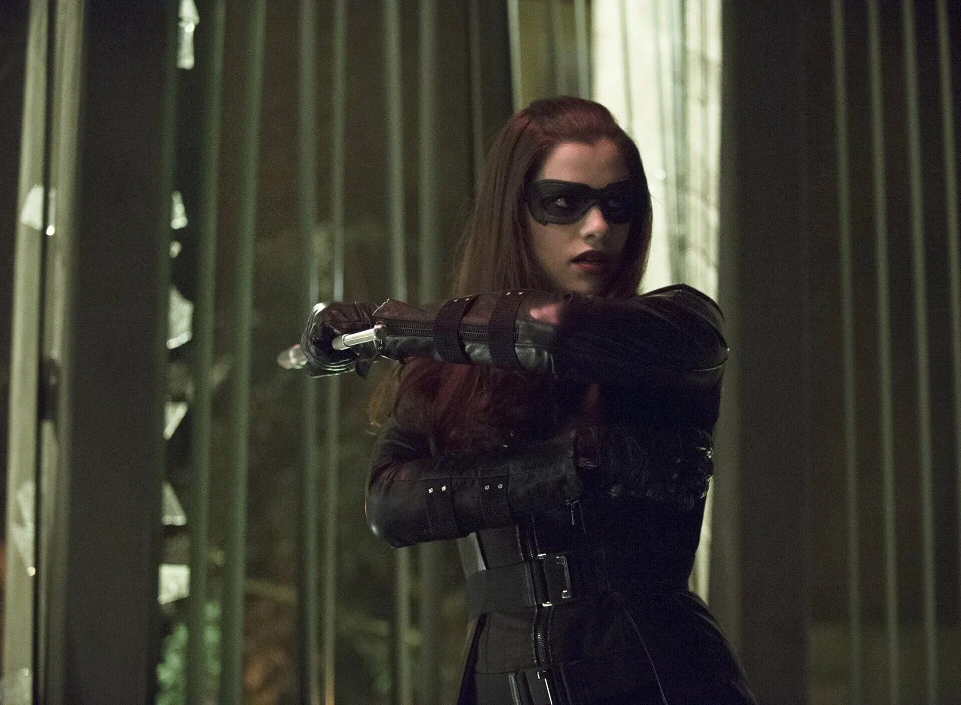 хелена бертинелли стрела. джессика де гау стрела. хелена стрела. хелена бертинелли / охотница стрела. джессика де гау стрела.