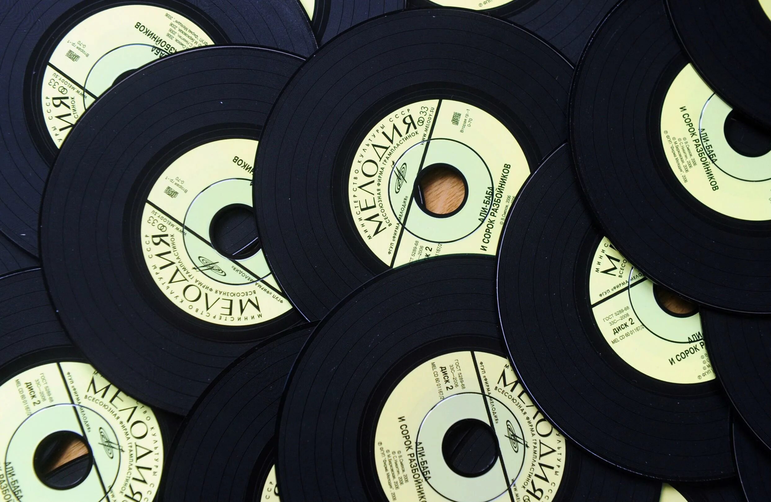 Песня фонотека. 11 Мая в 1964 году основана фирма граммофонных пластинок «мелодия». Виниловая пластинка Мелоди. Фирма граммофонных пластинок «мелодия». Старые виниловые пластинки.